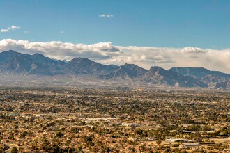 4381 W Flamingo Rd in Las Vegas, NV - Building Photo - Building Photo
