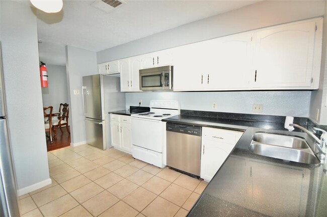 2331 Stillmeadow Dr in Missouri City, TX - Building Photo - Building Photo