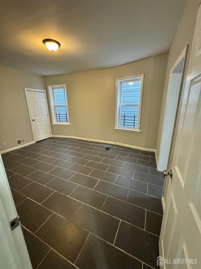 260 Amherst St in East Orange, NJ - Building Photo - Building Photo