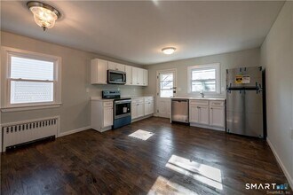 927 Birmingham St in Bridgeport, CT - Building Photo - Building Photo