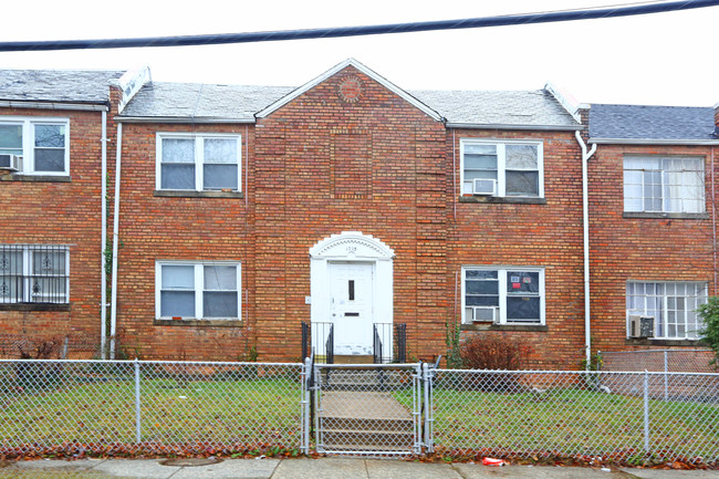 1225 Raum St NE in Washington, DC - Foto de edificio - Building Photo