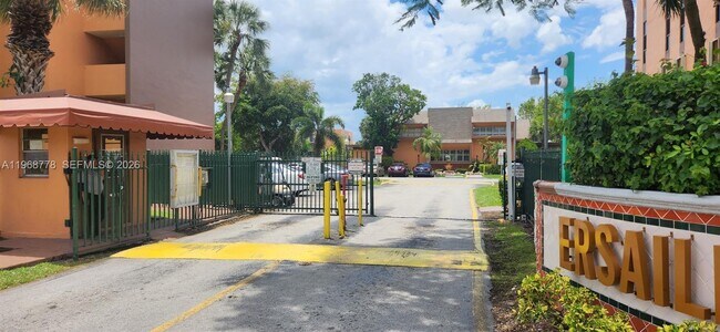 9440 W Flagler St in Miami, FL - Foto de edificio - Building Photo