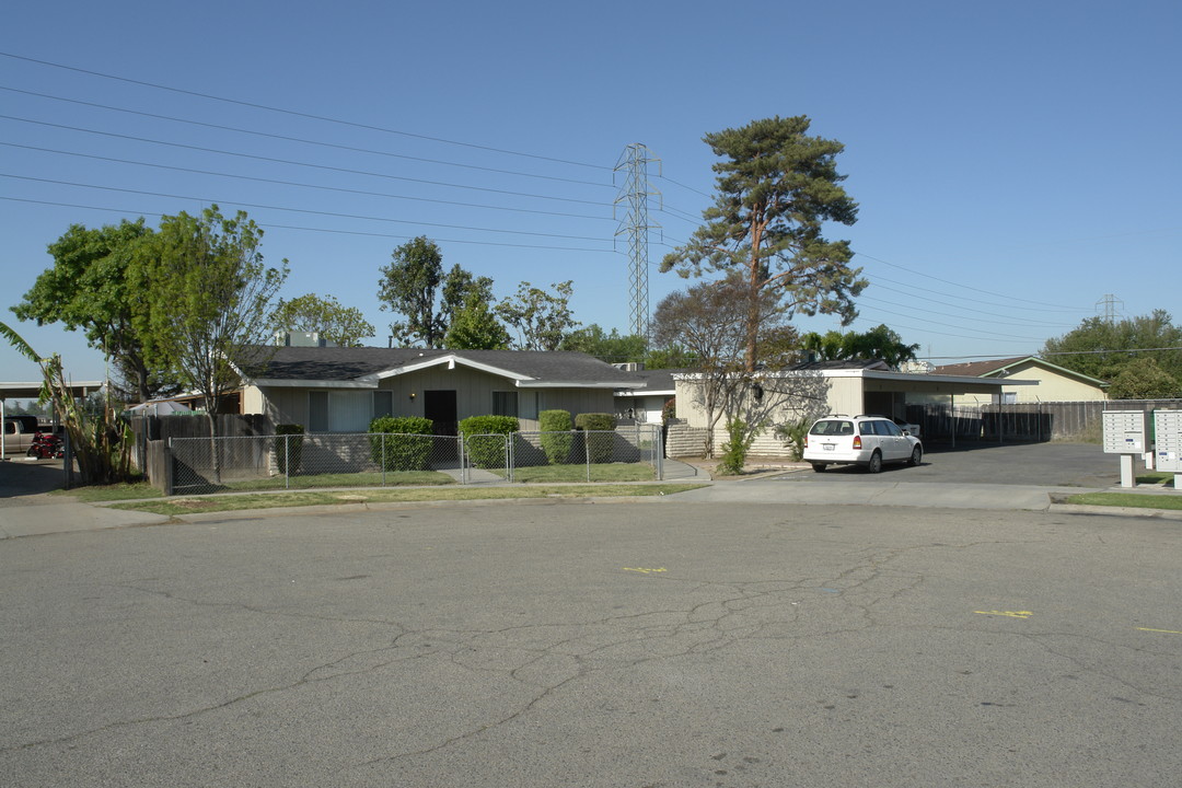 343 N Manila Ave in Fresno, CA - Building Photo