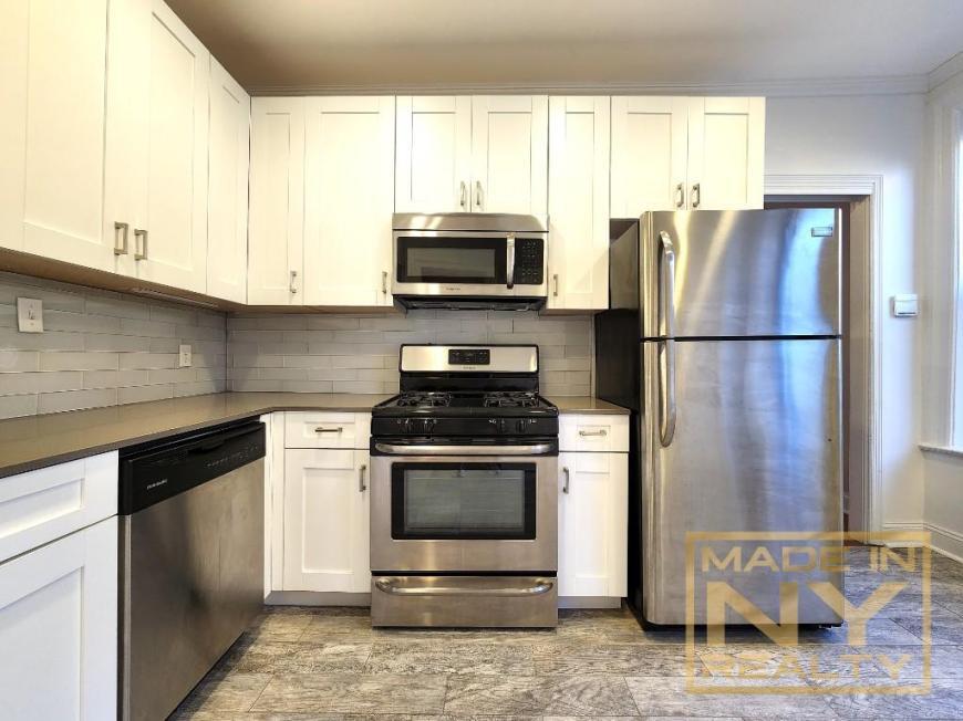 25-21 31st Ave in Queens, NY - Building Photo