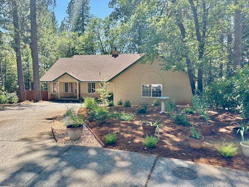 122 Sterling Ct in Grass Valley, CA - Building Photo