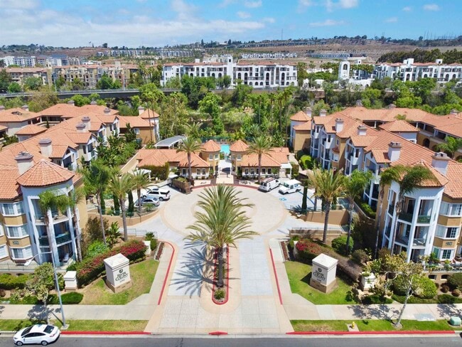 1950 Camino De La Reina in San Diego, CA - Building Photo - Building Photo