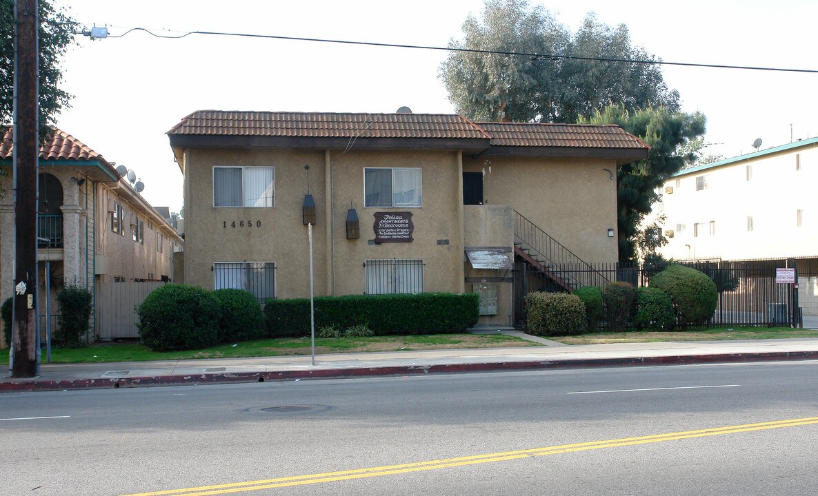 14650 Saticoy St in Van Nuys, CA - Building Photo