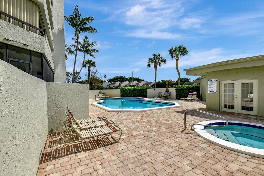 6372 La Costa Dr in Boca Raton, FL - Building Photo