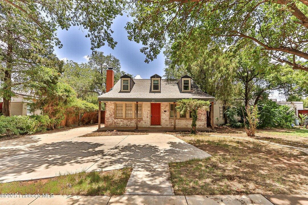 2513 21st St in Lubbock, TX - Building Photo