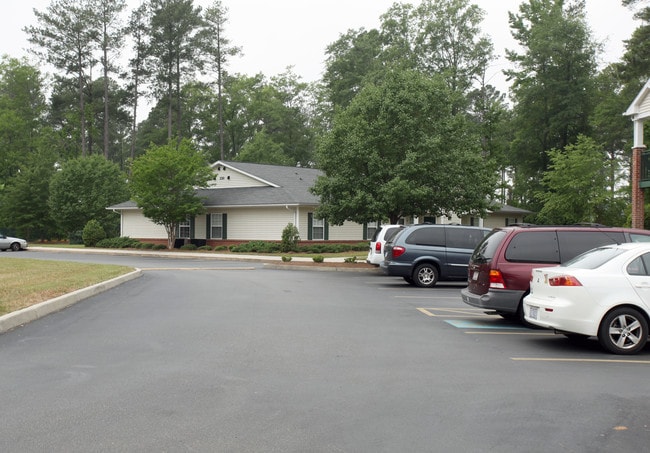 Scottish Winds in Laurinburg, NC - Building Photo - Building Photo