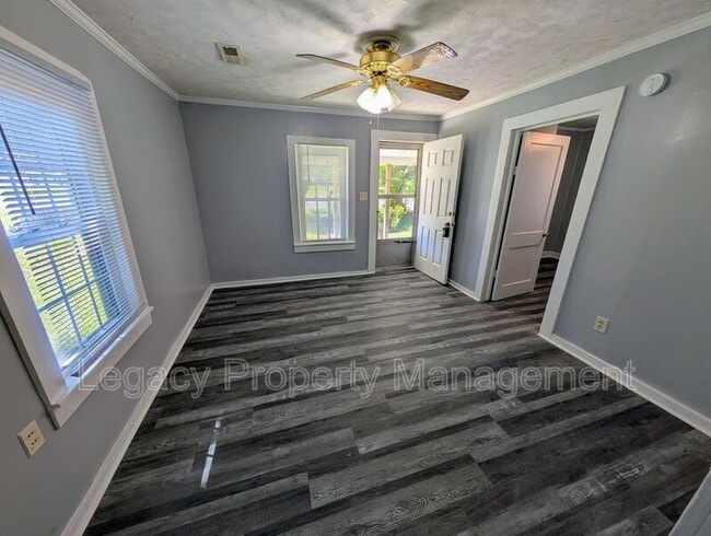 712 S Kirkman St in Liberty, NC - Building Photo - Building Photo