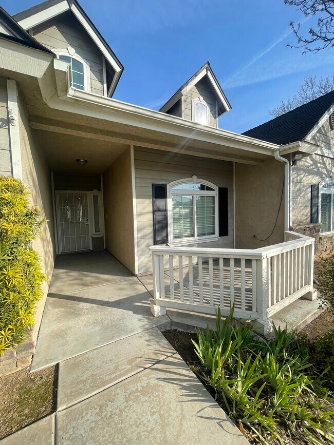 5648 W Millbrae Ave in Fresno, CA - Foto de edificio - Building Photo
