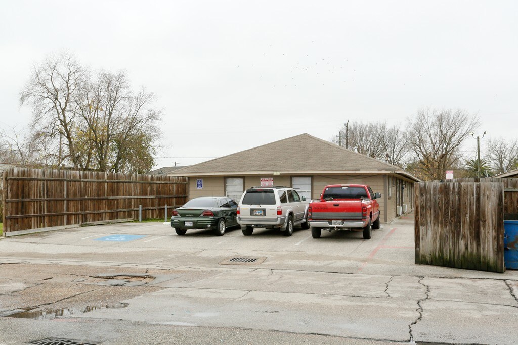 Southlawn Palms Houston, TX Apartments