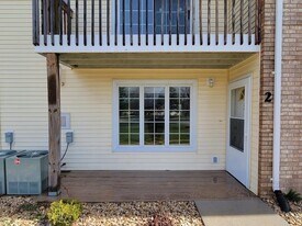 916 Monroe St, Unit 8 in Fort Atkinson, WI - Building Photo