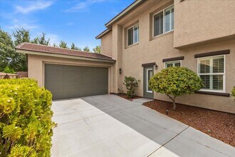 10321 Howling Coyote Ave in Las Vegas, NV - Building Photo - Building Photo