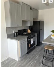 7308 Canby Ave, Unit 7 in Los Angeles, CA - Foto de edificio - Building Photo