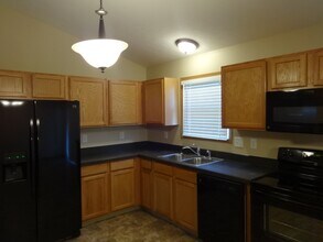 3812 Wolf Creek Rd in Grove City, OH - Building Photo - Building Photo