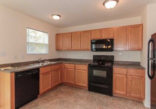 8105 Whistlewood Dr in Indianapolis, IN - Building Photo - Building Photo