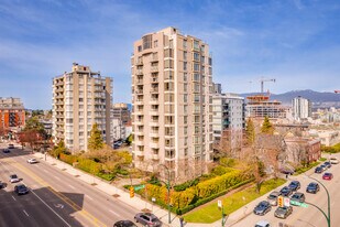 The Warrenton in Vancouver, BC - Building Photo