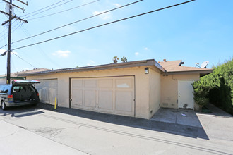 1005 N Shattuck Pl in Orange, CA - Building Photo - Building Photo