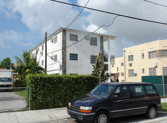 980 SW 5th St in Miami, FL - Building Photo - Building Photo