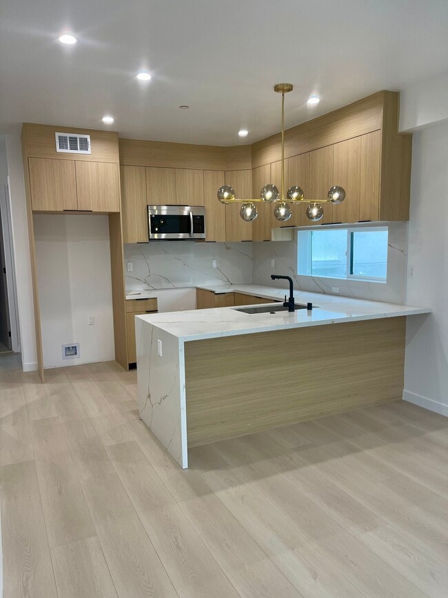 613 1/2 W 41st St in Los Angeles, CA - Building Photo - Building Photo