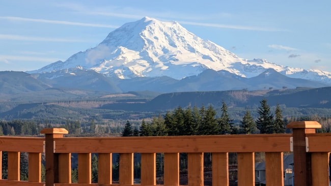 property at 20427 Myrtle Pl E