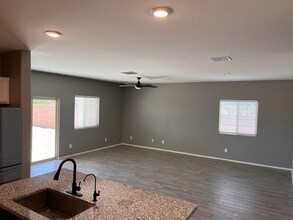 285 E Tropical Dr in Casa Grande, AZ - Building Photo - Building Photo