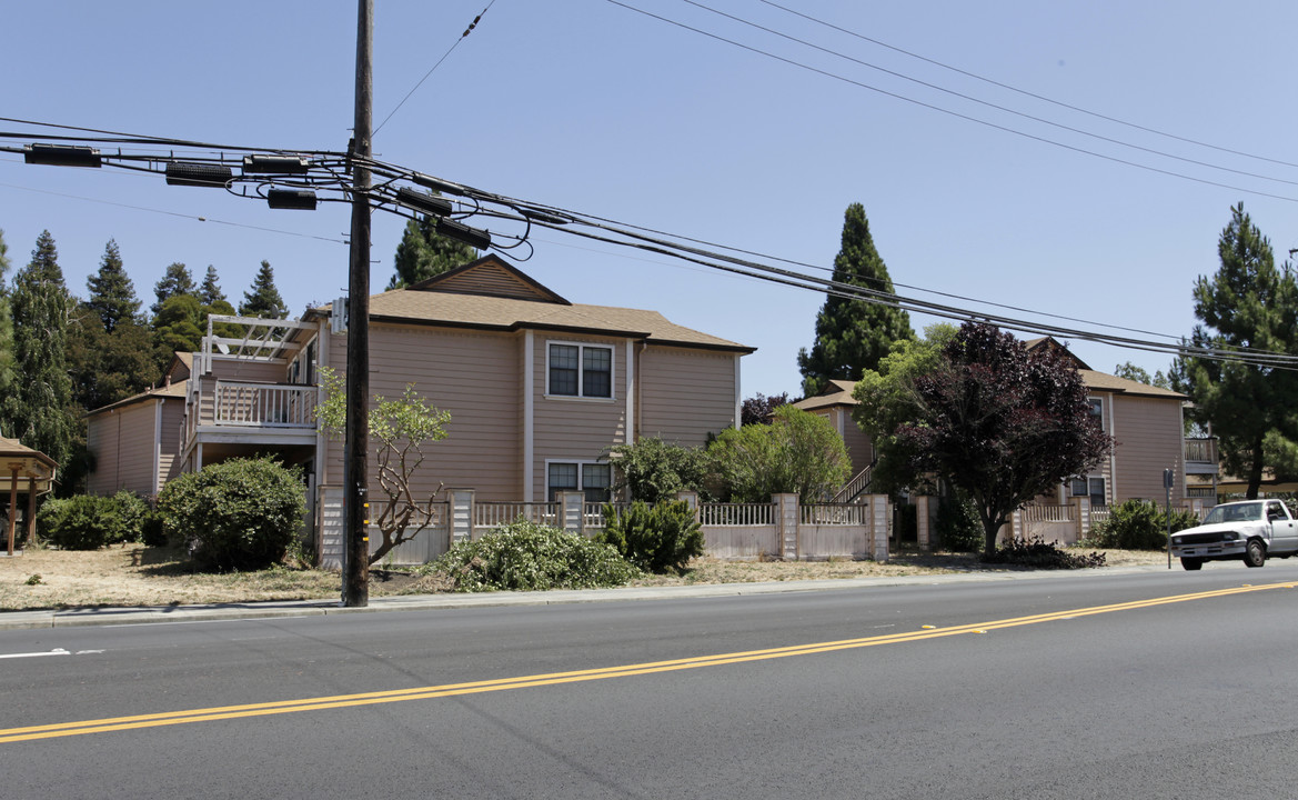 Colonial Village Apartments in Vallejo, CA - Building Photo