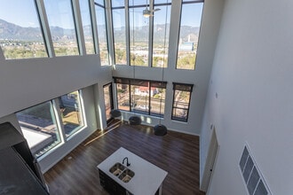 Mae on Cascade in Colorado Springs, CO - Foto de edificio - Interior Photo