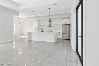 2740 35th Ave NE in Naples, FL - Foto de edificio - Building Photo