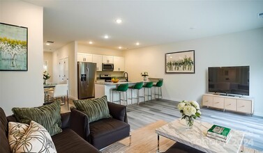 872 Ac Little Dr in Newton, NC - Foto de edificio - Building Photo