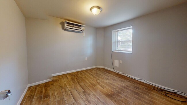 5618 Elmwood Ave in Philadelphia, PA - Building Photo - Building Photo