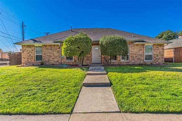 2801 Cambridgeshire Dr in Carrollton, TX - Building Photo