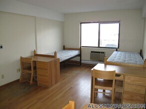 1110 Commonwealth Ave in Boston, MA - Building Photo - Building Photo