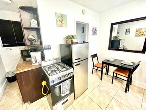 342 Van Buren St in Hollywood, FL - Building Photo - Building Photo