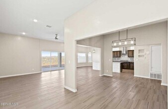 544 La Entrada Cir in Sunland Park, NM - Building Photo - Building Photo