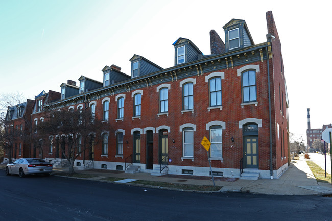 Benton Street Apartments in St. Louis, MO - Building Photo - Building Photo