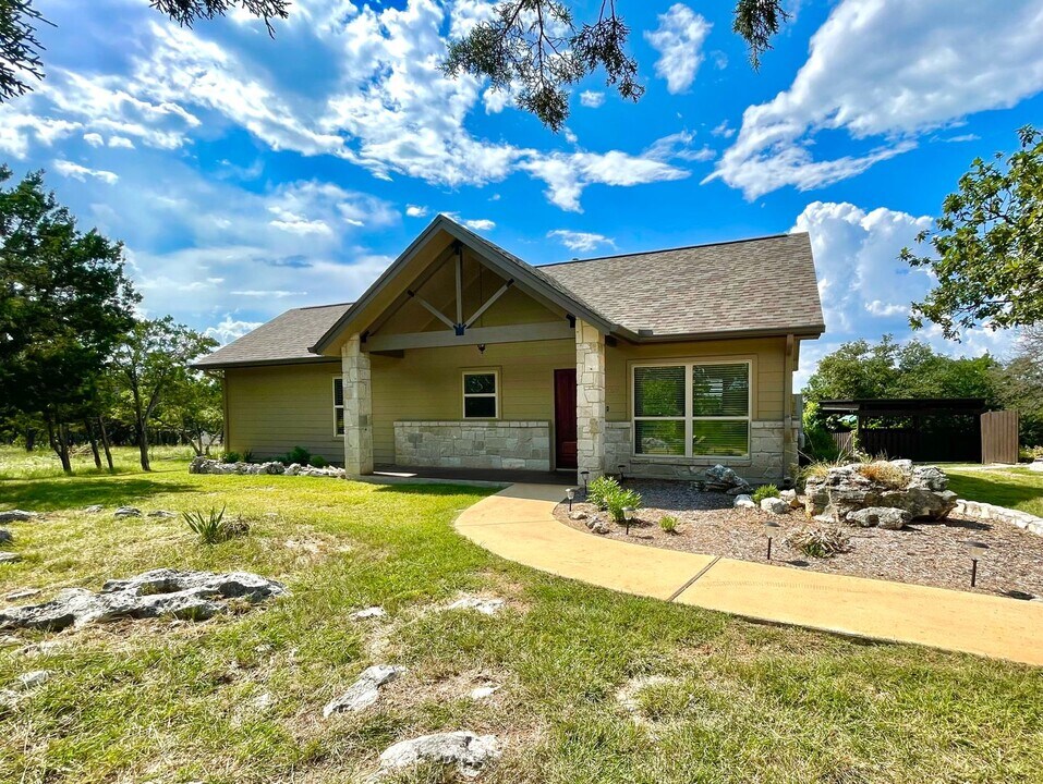 137 Rodeo Dr S in Kerrville, TX - Building Photo