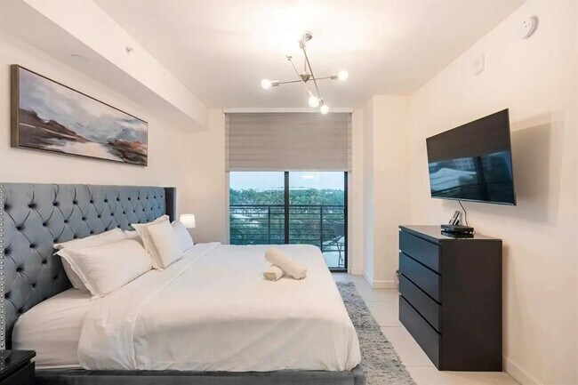 5350 NW 84th Ave in Doral, FL - Foto de edificio - Building Photo