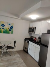 521 W 48th St in New York, NY - Building Photo - Building Photo