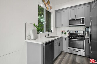 1255 N Gower St in Los Angeles, CA - Building Photo - Building Photo