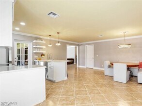 11526 Forest Mere Dr, Unit 823 in Bonita Springs, FL - Building Photo - Building Photo