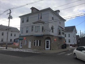 664 Plainfield St in Providence, RI - Foto de edificio - Building Photo