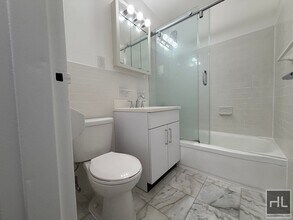 East 82nd Street in New York, NY - Building Photo - Building Photo