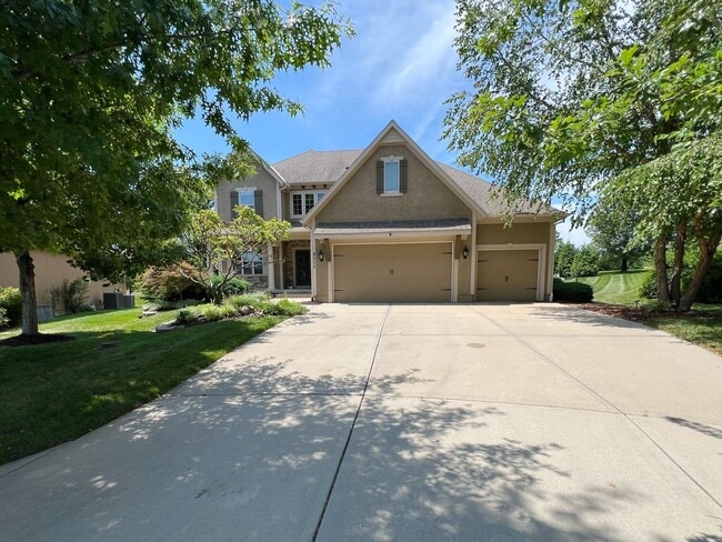 9011 W 158th Terrace in Overland Park, KS - Building Photo - Building Photo