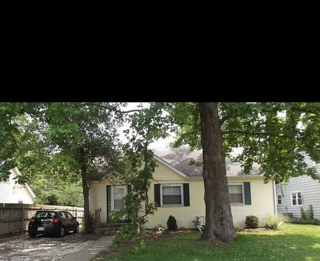 property at 415 S Mitchell St