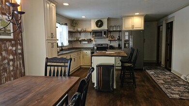 69886 Krontz Rd in Sturgis, MI - Building Photo - Building Photo