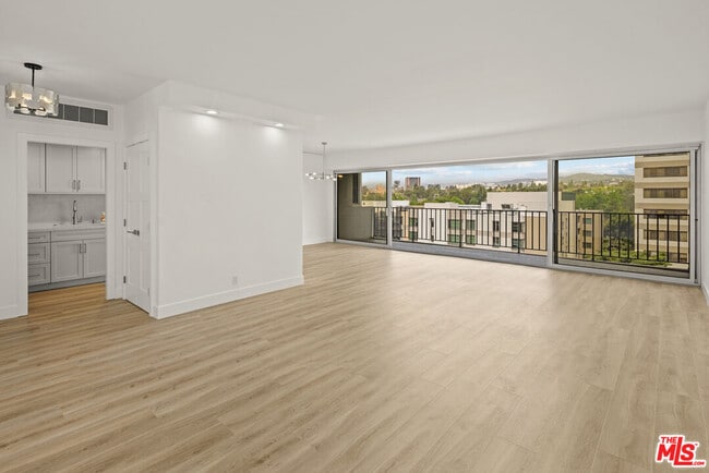 property at 10450 Wilshire Blvd
