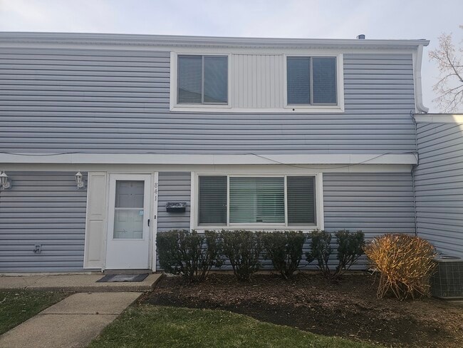 property at 841 Oxford Pl